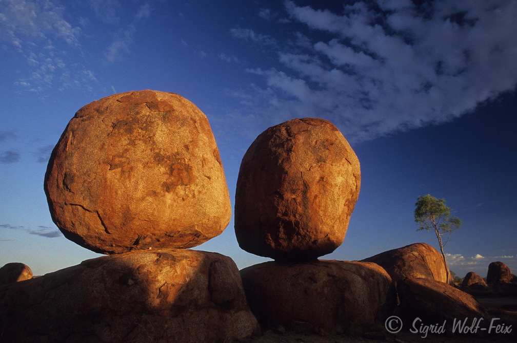 005 Devil's Marbles .jpg
