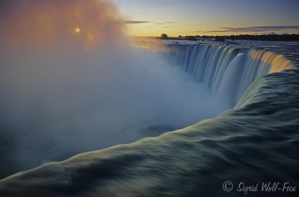 037  Niagara Falls, New York.jpg