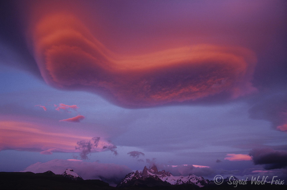 006 Wolke über dem Monte Fitzroy, Argentinien.jpg