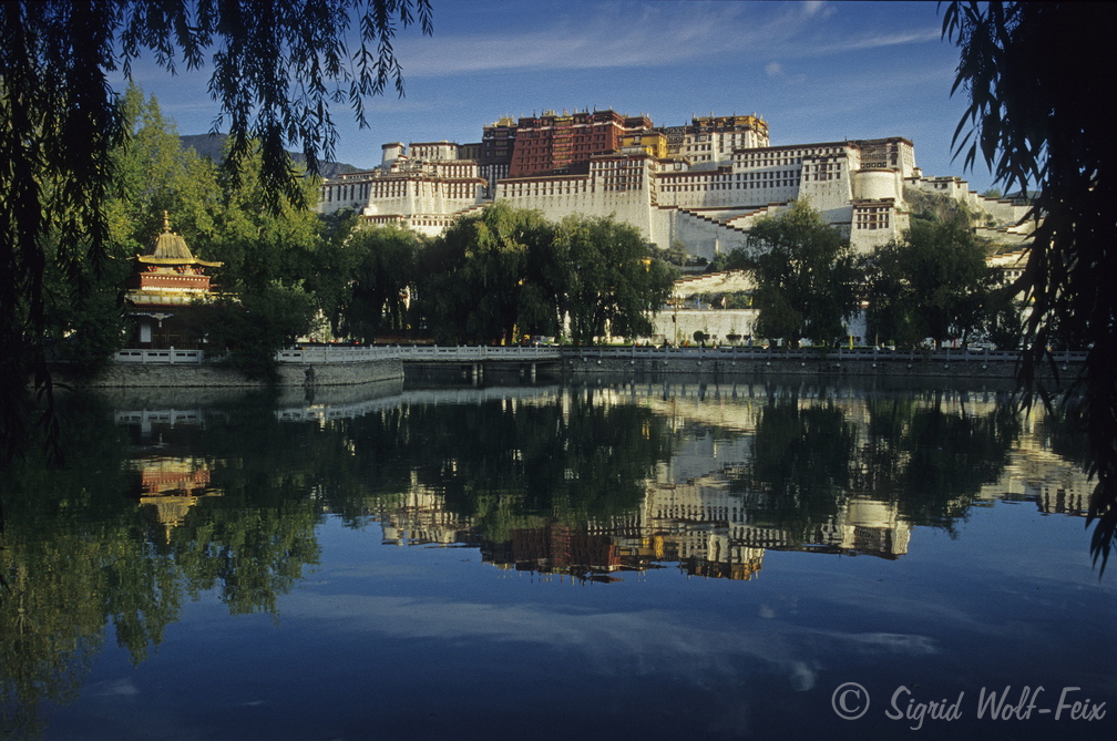 009 Potala, Lhasa.jpg