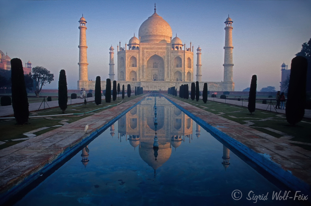 037 Taj Mahal.jpg