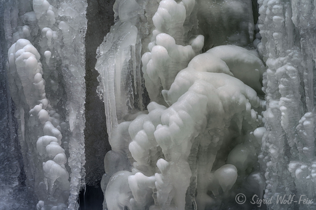 064 Pfersag Wasserfall im Winter.jpg