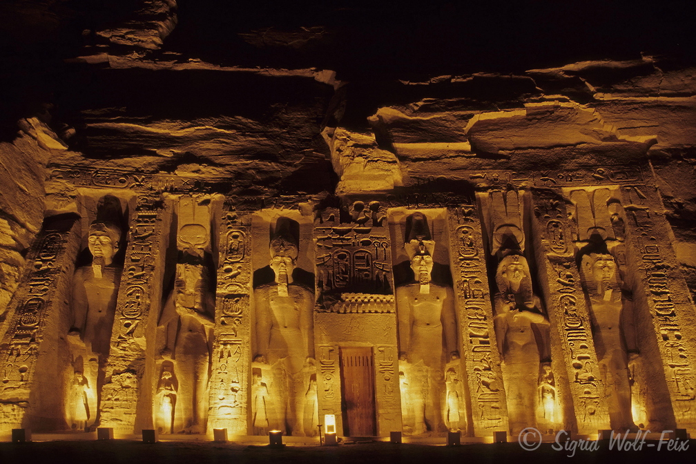 037 Abu Simbel, Hathor Tempel.jpg