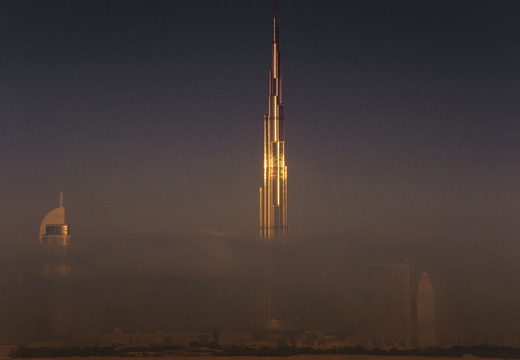 018 Burj Kalifa im Nebel
